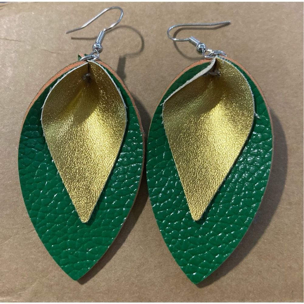 ☀️3/$9☀️St. Patrick’s Day Earrings - Picture 2 of 4